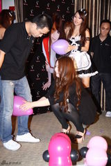 组图：女优佐山爱与瑠川里菜抵台与粉丝互动