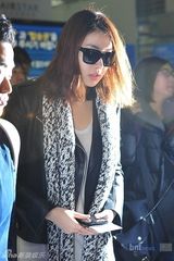 组图：宋承宪韩孝珠亮相机场 将出席MAMA颁奖礼