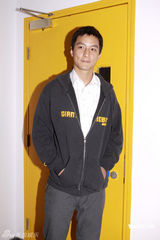 高清图：吴彦祖出席《如梦》活动 休闲装束活力四射