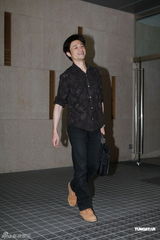 杜丽莎被告拖欠工资 其夫到庭应讯双方未达成和解