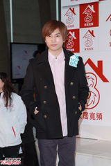 组图：容祖儿自封浴室歌后 罗力威力挺古巨基