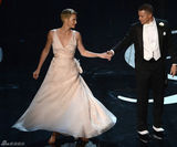 组图：查理斯-塞隆优雅献舞 塔图姆温柔揽美