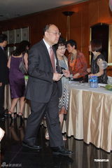 高清图：李嘉欣为儿子JAYDEN开百日宴