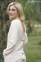 组图：41岁女星偷情法国总统 昔日裸照流出