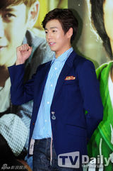 组图：金秀贤李玹雨朴基雄携手助阵新片试映会