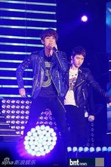 组图：众韩星开唱 EXO-K霸气T-ara性感