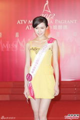 组图：尚格云顿助阵2012亚姐竞选赞佳丽优雅