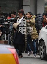 组图：刘涛口含棒棒糖携于和伟对戏 指手画脚