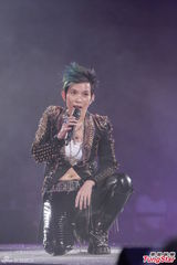 潘美辰与绯闻女友对唱 否认同性恋目前单身(图)