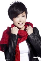 幻灯图：李宇春个唱海报曝光 赤脚拍摄诠释真我