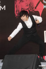 组图：SJ-M台北签唱会 兄弟情深互喂台湾小吃