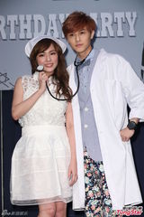 组图：JPM王子撇绯闻女友杨丞琳提前庆生