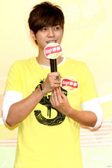 幻灯：罗志祥出席活动 撇清和李毓芬关系