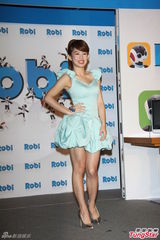 组图：郭书瑶蓝色低胸洋装爆乳出席代言活动