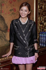 组图：林峰与女友工作中庆生 佘诗曼尊重曾志伟