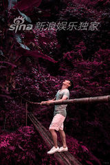 组图：吴奇隆岛国私游裸半身上演湿身诱惑