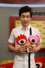 组图：李晟张睿领衔《花非花雾非雾》做客新浪