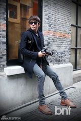 组图：朴施厚中国时尚街拍 自然休闲帅气足