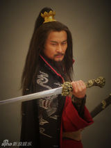 高清：景岗山《水浒》不戴时尚围巾 披风造型曝光