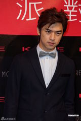 组图：陈柏霖鼓励选手自信 理想情人要独一无二