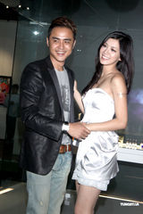 高清组图：明道失态狂“闻”王思平香肩