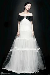 组图：黄圣依时尚封面优雅复古显女人本色