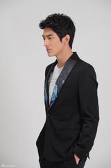 组图：林更新开通粉丝群联盟庆生