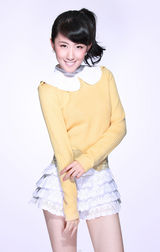 组图：漂亮宝贝子夜秀美腿 全新写真走简约风