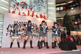组图：日本组合AKB48成员香港会歌迷热情亲民