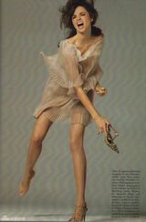 组图：米兰达-可儿登《Vogue》释放性感魅力