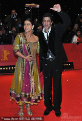 幻灯图：《可汗》首映 女星着印度传统服饰华丽迷人