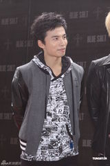 组图：Lollipop F为服饰代言 现场大跳“爱爱舞” 