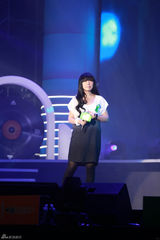 组图：TOP榜歌手祈福雅安 李宇春获全能艺人