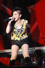 组图：热波音乐节首日 曲婉婷黄立行等献唱