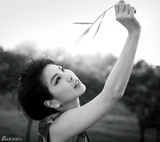 组图：许茹芸《时尚健康》写真 展原始自然美