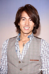 幻灯图：言承旭写真书聊感情事 前女友疑似林志玲