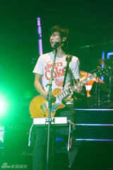 组图：韩团CNBLUE首尔演唱会落幕 明年1月回归歌坛