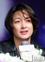 组图：朱元再演音乐剧《Ghost》 IVY性感亮相