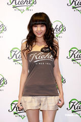 幻灯图：古巨基与众女星呼吁环保 被黄福荣感动