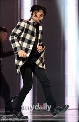 组图：Rain复出舞台彩排 耍帅卖萌魅力不减