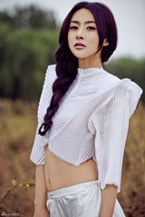 组图：贾青最新写真 露脐装热裤秀美腿