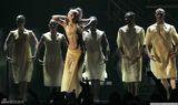 高清图：格莱美现场 Lady Gaga野兽妆热力献歌