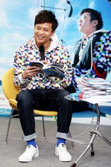 幻灯图集：邓超《超与超人》新书发布会 王中军助阵