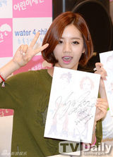 组图：韩团GirlsDay亮相签名会 休闲似邻家妹