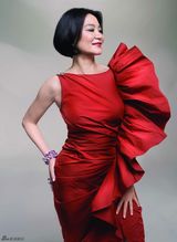 组图：林青霞拍大片登封面气质优雅出众