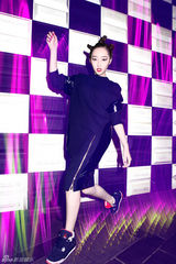 组图：蒋梦婕视觉大片 夸张造型变暗夜天使