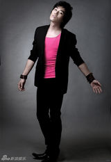 幻灯图：歌手楚博仁百变写真阳光帅气