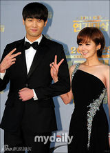 组图：SBS和KBS颁奖典礼 韩石奎申河均分获演技大奖