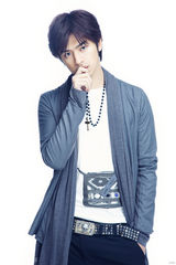 组图：陈柏霖为杂志拍摄情人节特刊 展现初春的活力