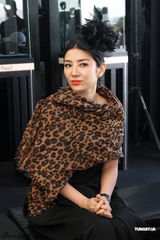 组图：黄奕亮相马球公开赛 骑马装帅气不乏妩媚